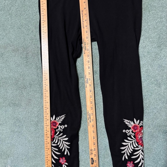 EUC COMFY Johnny Was Black Leggings with Red and White Floral Embroidery SZ LG - Picture 7 of 10